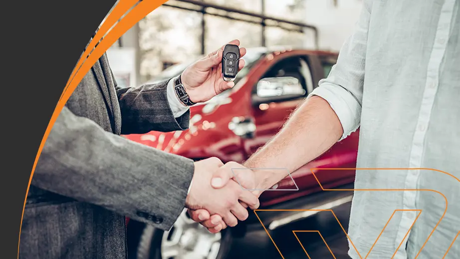 Handshake between client and consultant, symbolizing the personalized technical advice provided by Voraus Auto Classics.
